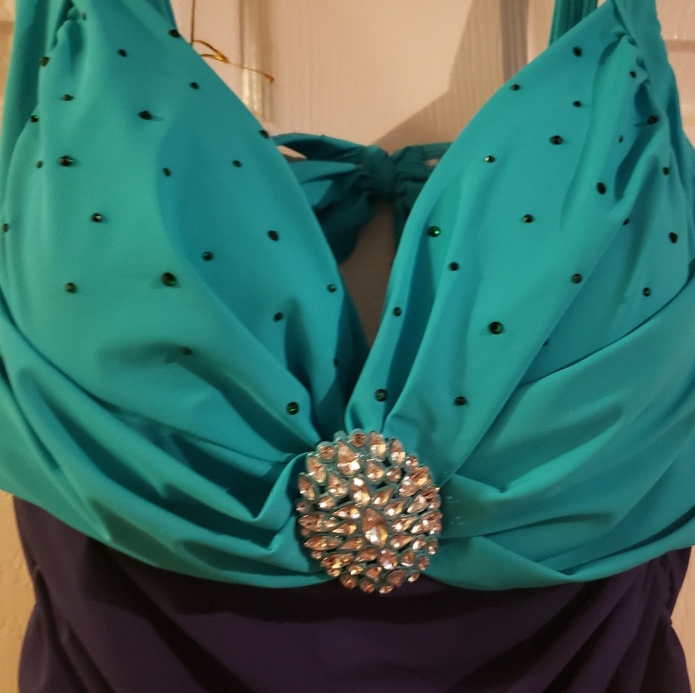 swimsuit - Picture 2 of 3
